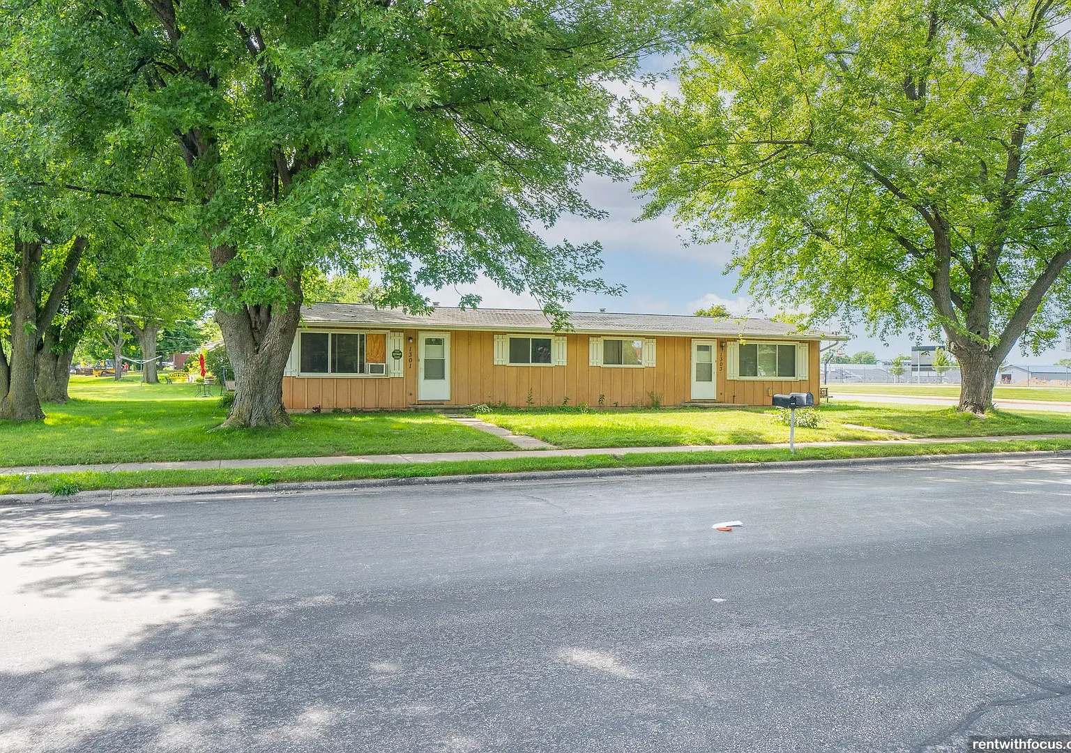 1301 Taylor St — Photo 2
