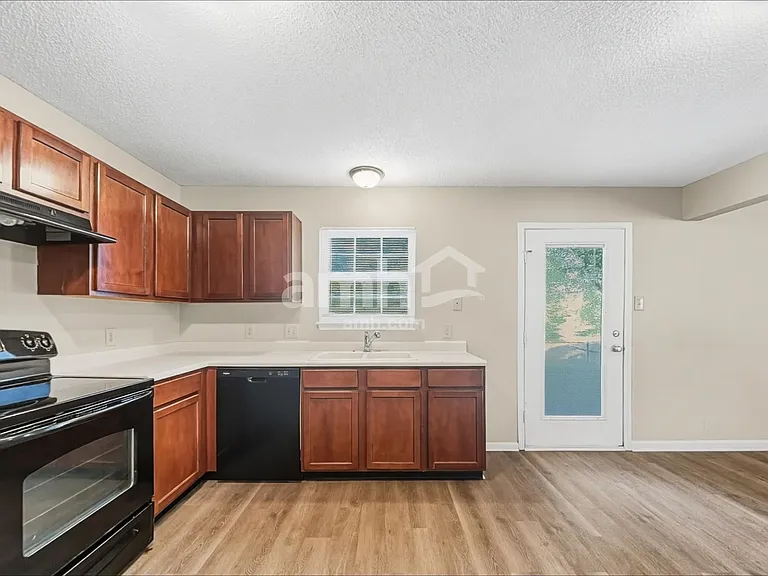 6711 Earlswood Dr — Photo 4