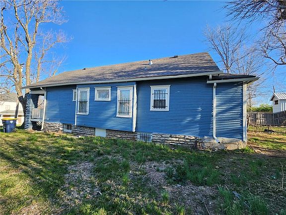 4th image of 3937 Woodland Ave