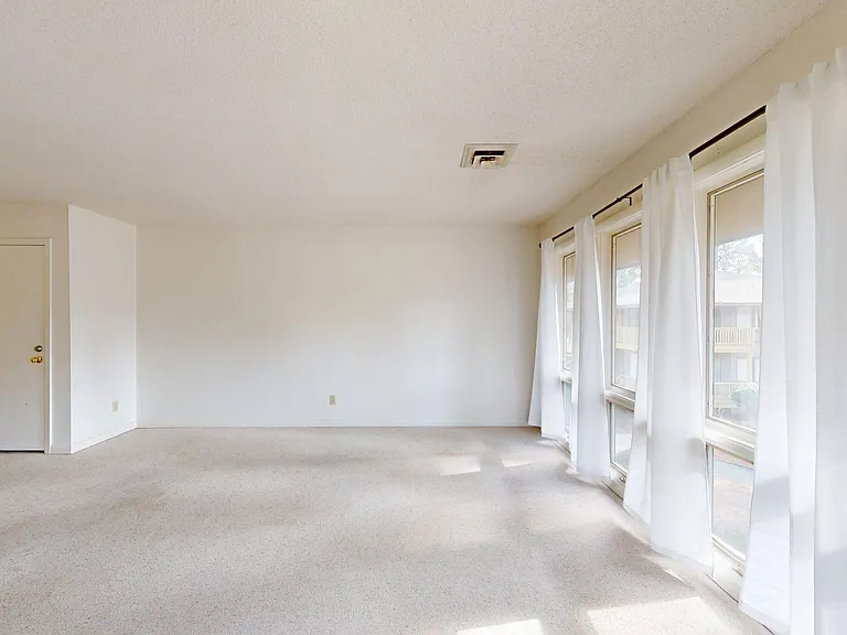 222 Foxkroft Dr — Photo 6