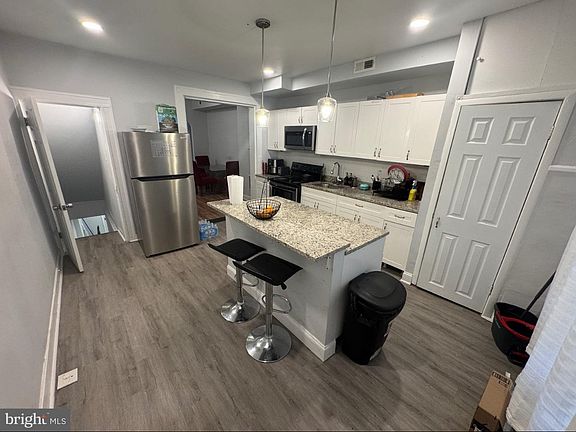 2nd image of 2039 Sinclair Ln