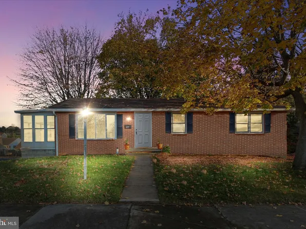 215 Frick Ave, Waynesboro, PA 17268