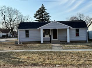 1047 Commercial St, Sycamore, IL 60178