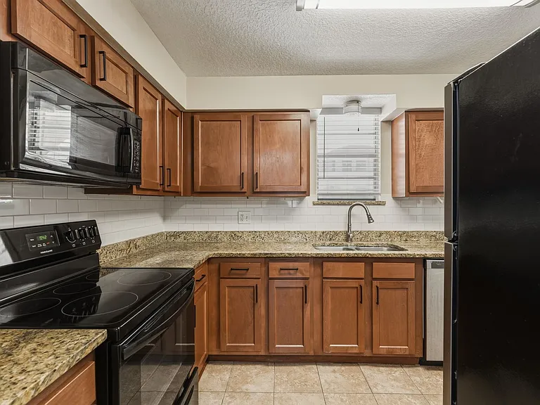 1757 El Camino Rd #4 — Photo 5