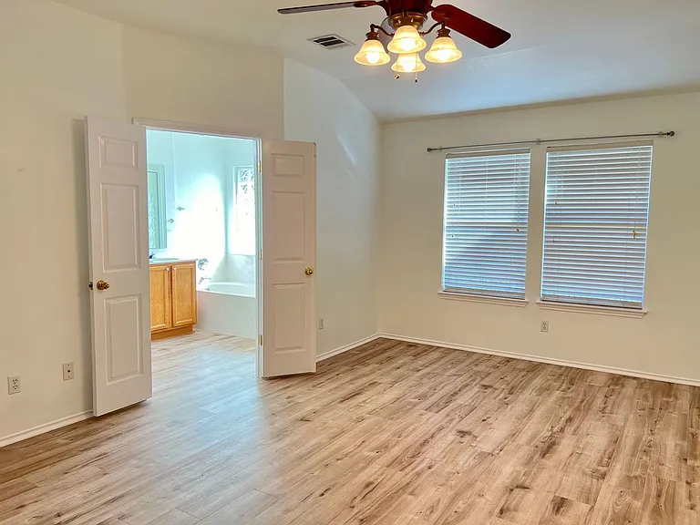 10605 Royal Tara Cv — Photo 8