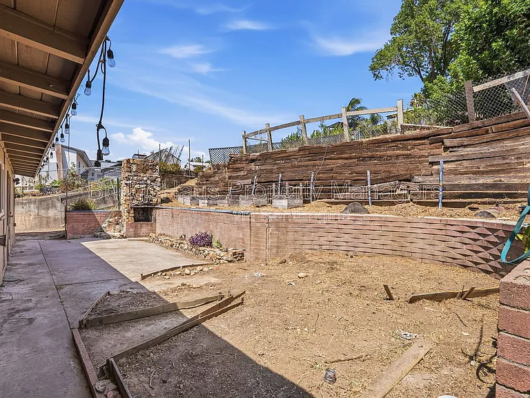 7562 Zemco Dr — Photo 42