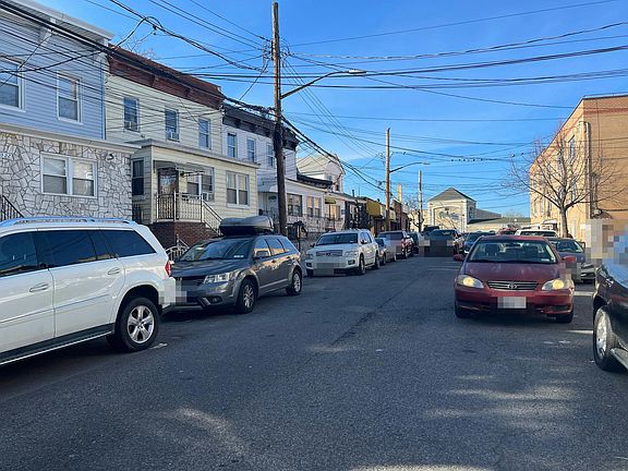 4th image of 3324 109th St