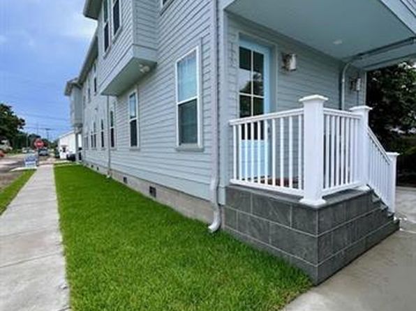 130 Papworth Ave
