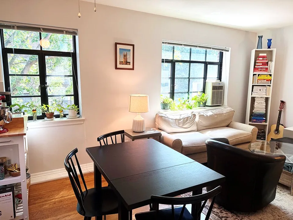 2 bed, 702 sqft, $2,600 — Photo 3