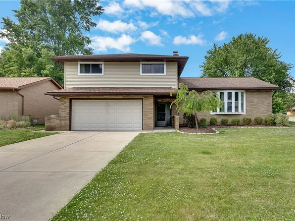 13540 Pineview Ct, Middleburg Heights, OH 44130