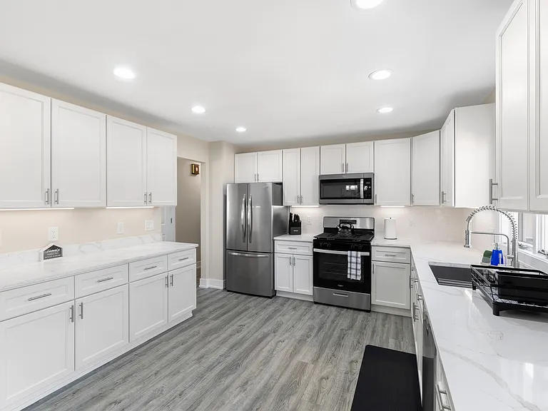 1239 Bunker St — Photo 9