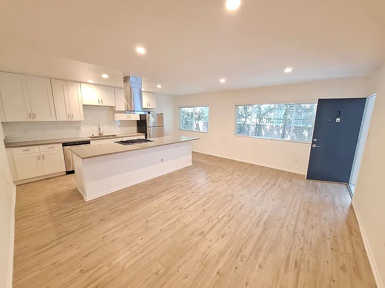 12625 Pacific Ave #3 — Photo 3