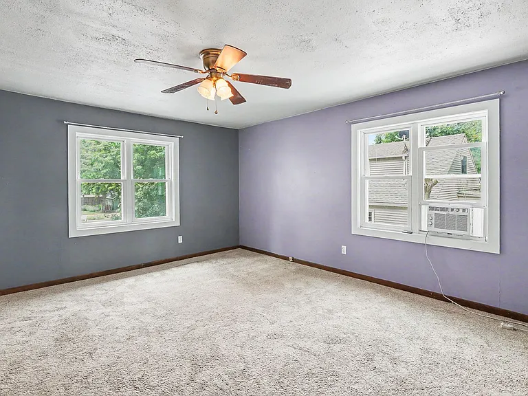 1203 Main St — Photo 28