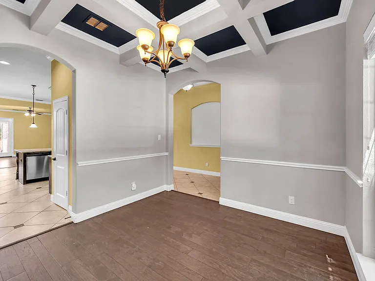 1721 Medina Ln — Photo 11