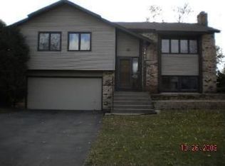 7849 W Park Hills Dr, Bloomington, MN 55438