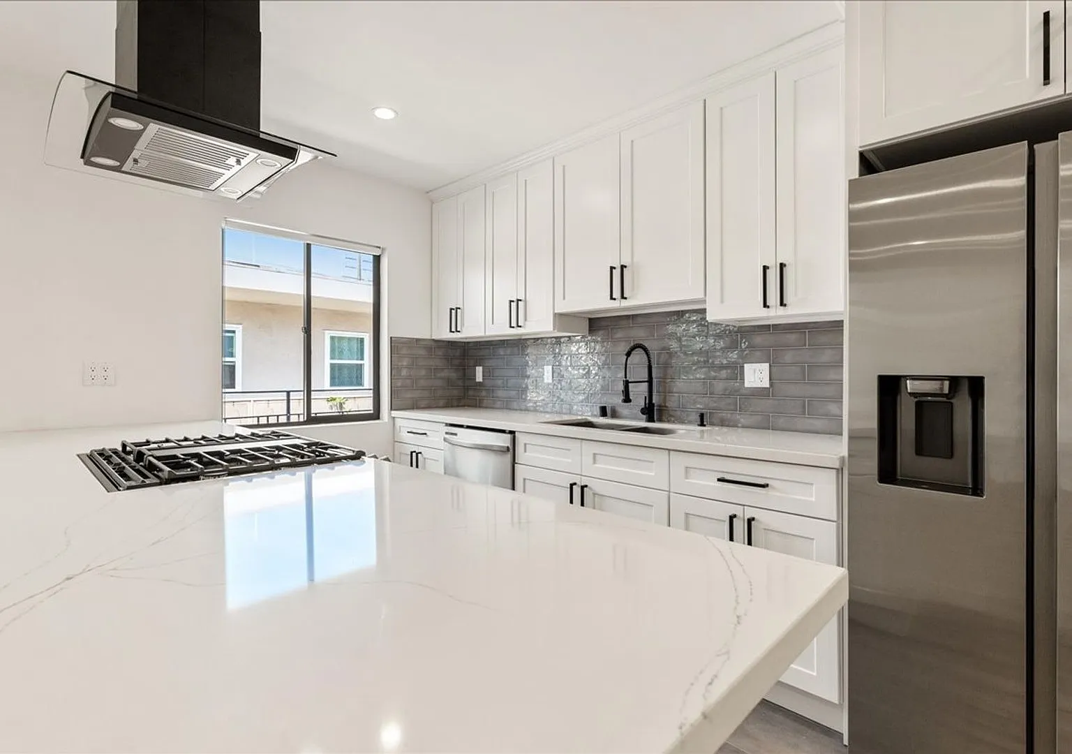 Beautiful Bedroom Apartment in the Heart of West Hollywood and Fairfax! — Photo 3