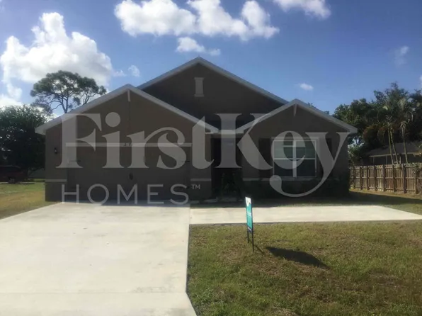 2472 SE Floresta Dr, Port Saint Lucie, FL 34984