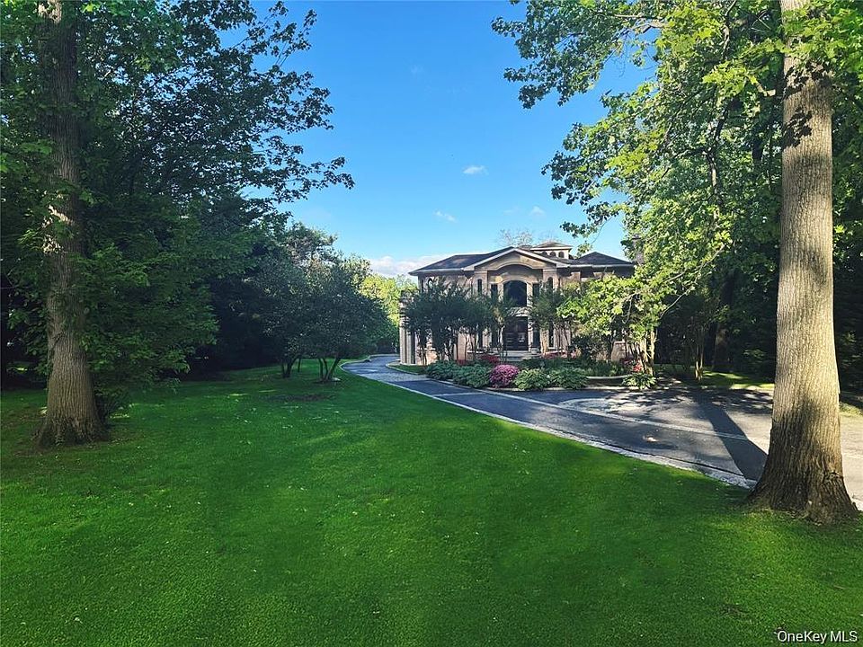 1st image of 527 Manhasset Woods Road