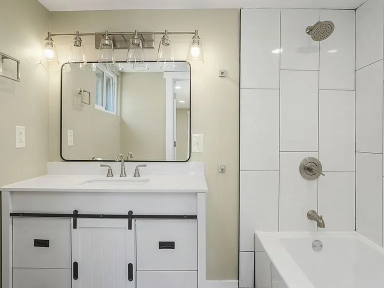 259 E Main St N #2 — Photo 7