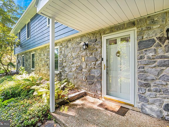 2nd image of 3323 Heritage Dr