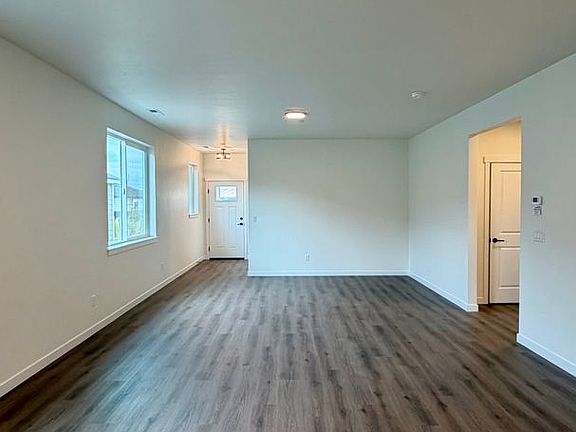 4th image of 3649 Nuthatch St