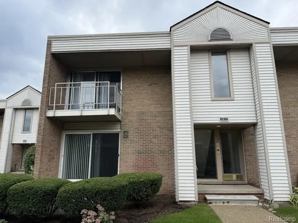 1611 Cass Lake Rd, Keego Harbor, MI 48320