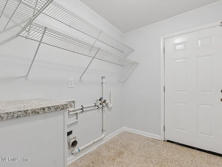 863 Westgate Dr — Photo 33
