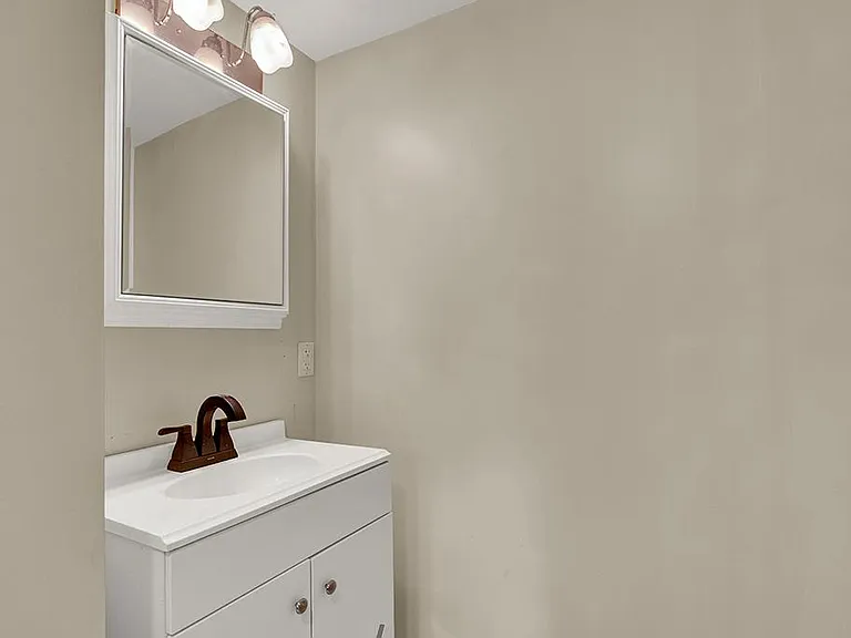 220 Crest Ave — Photo 4