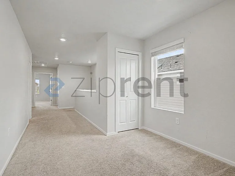 555 Stoller St — Photo 16