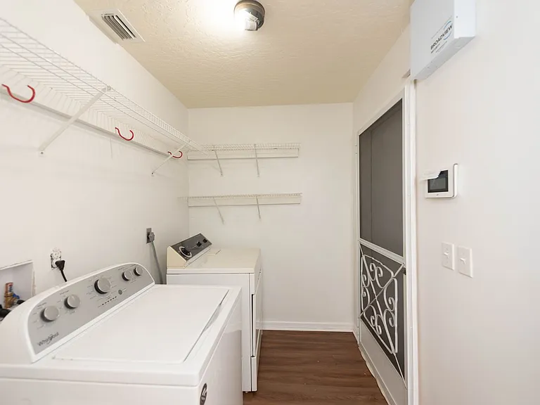 1236 Buffing Cir SE — Photo 38
