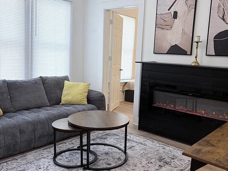 519 S Albany St #C — Photo 2