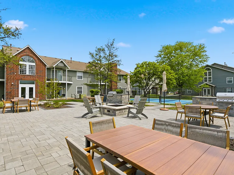 Deer Valley Apartments — Photo 6