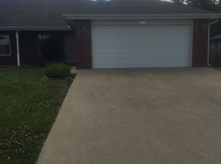1926 Phillips Dr, Lebanon, MO 65536