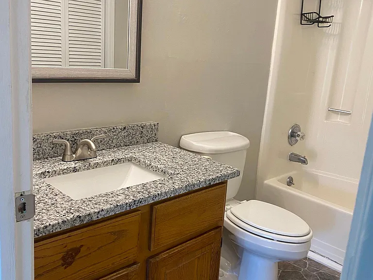 1801 Northlake Dr — Photo 3