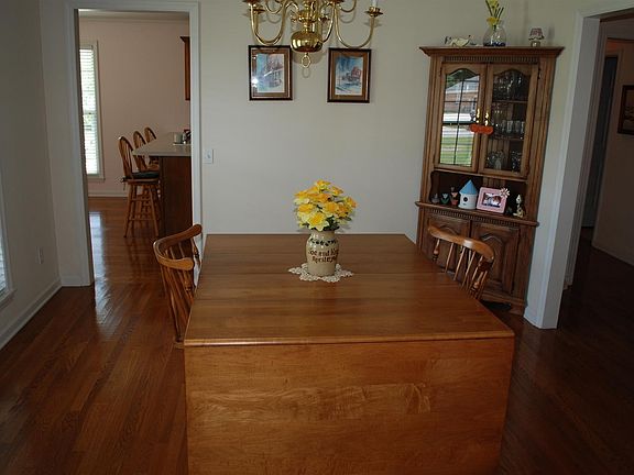 4th image of 140 Regalwood Dr