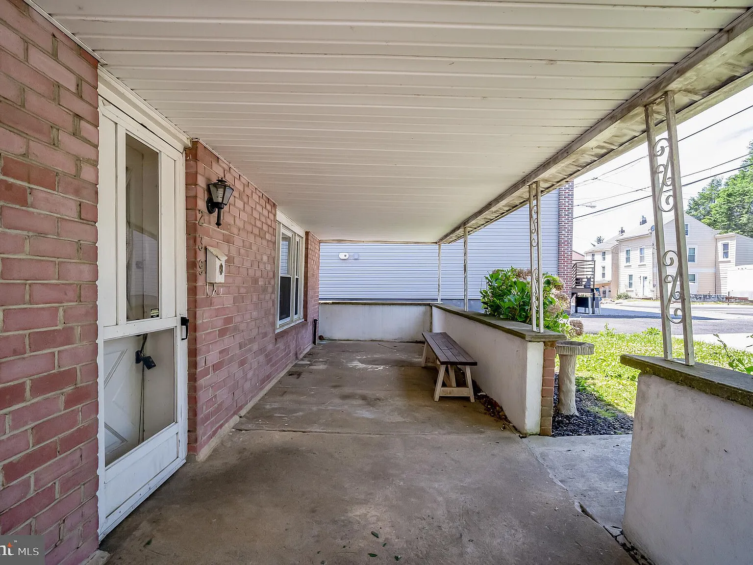 3 bed, 1.0 bath, 1512 sqft, $2,000 — Photo 4