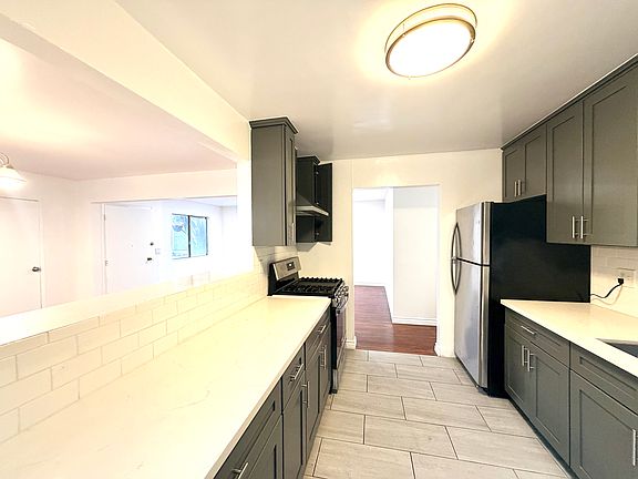 4th image of 2638 S Longwood Ave #2638