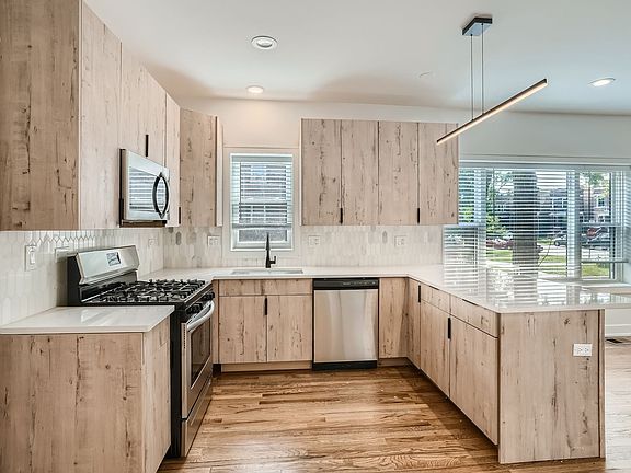 4th image of 2602 N Springfield Ave #1
