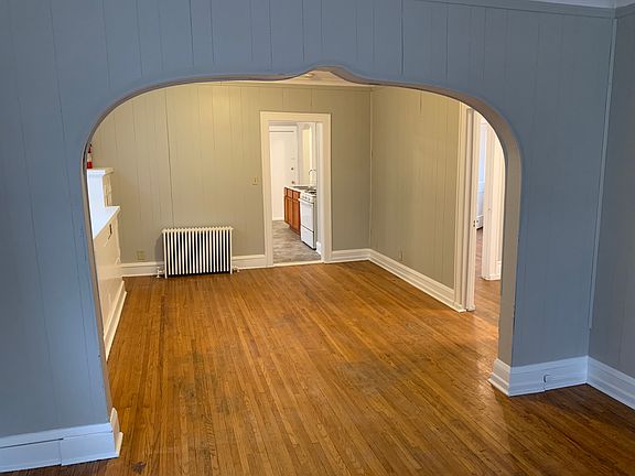 3rd image of 1519 Queen Ave N #1