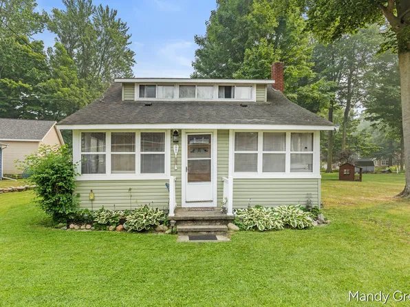 2004 Mildred St, Crystal, MI 48818