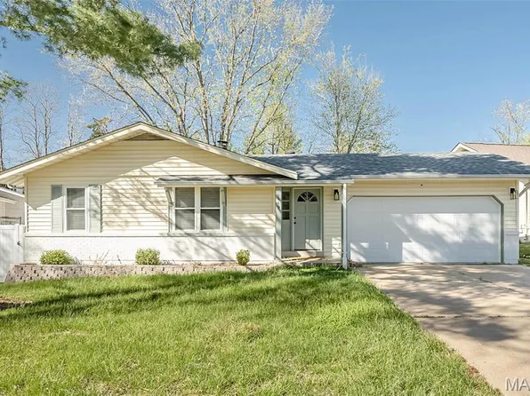 449 Madrina Ct, Ballwin, MO 63021