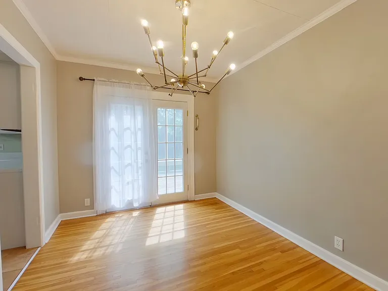 242 S Bleckley Dr — Photo 4
