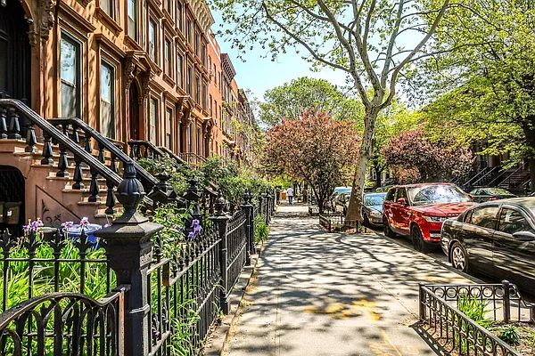 Rented by Level Group | media 6