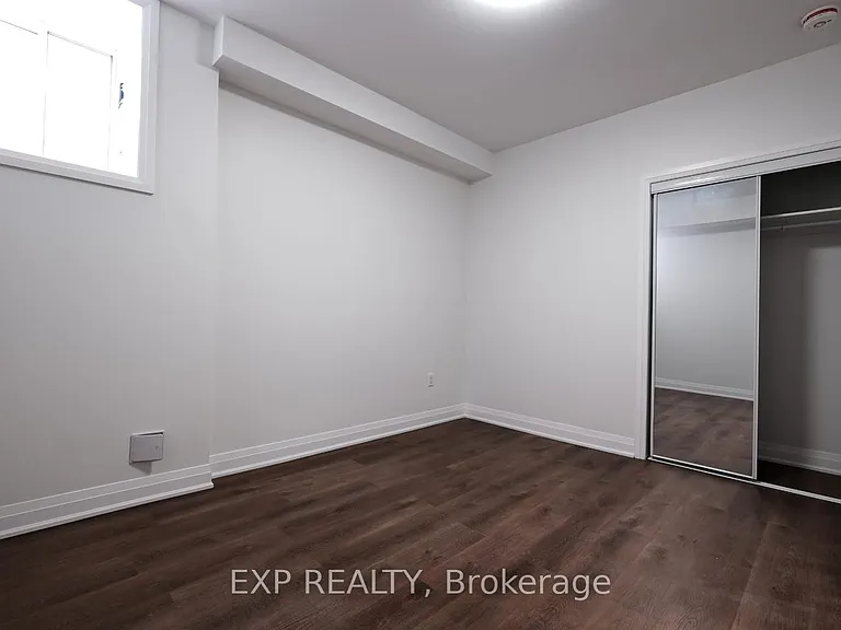 28 Elverton Cres #BASEMENT — Photo 2