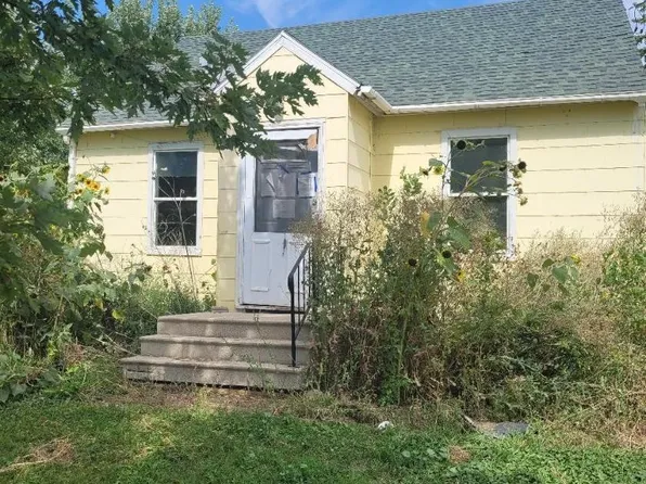 140 2nd St, Cobden, MN 56085