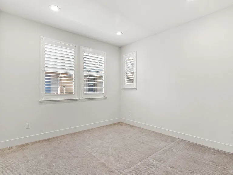 2730 Bette St — Photo 39