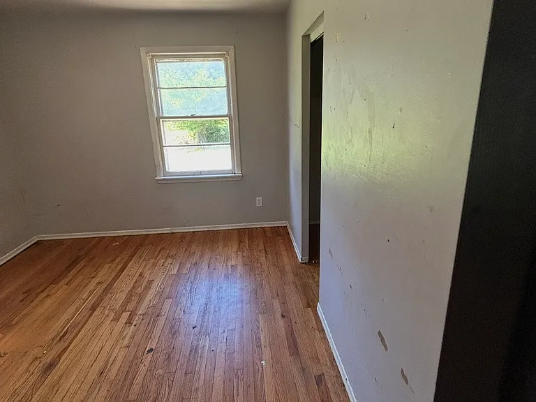 6998 Edison Ave — Photo 3