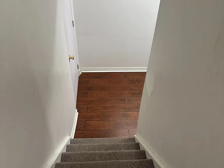 7200 Harding Cres — Photo 29