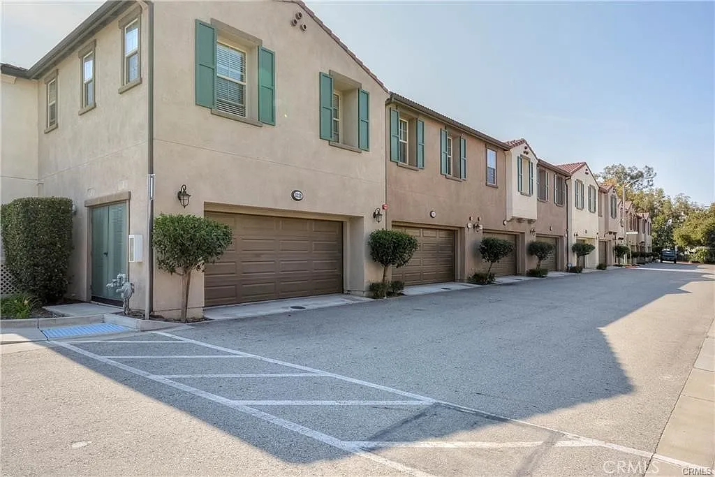 3 bed, 1580 sqft, $3,500 — Photo 3