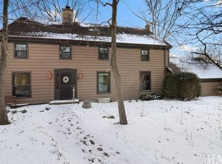 840 Hawthorne Ln, Libertyville, IL